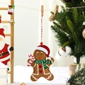 Lebkuchenmann-Anhänger aus Filz mit Schal und Weihnachtsmütze an einer Schnur - Zuckerstange Lebkuchenmann