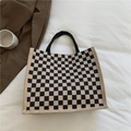 Borsa tote in lino con motivo a scacchi bianchi e neri e finiture in lino naturale - Nero e Cachi