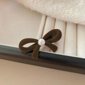 Fermaglio per capelli a fiocco in velluto marrone scuro con perla bianca per donna - Grande Clip a Becco d'Anatra con Fiocco Floccato e Perla-5cm / Cachi