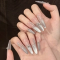 Uñas postizas de almendra largas con degradado ojo de gato azul grisáceo y cristales - XS / Azul Mar Nube Plateado Ojo de Gato Estilo Stiletto (1111-细狗尖)