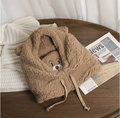 Sciarpa con cappuccio a orsetto marrone in peluche per bambini su base in legno - Stile Orso con Mascherina / Cachi