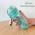 Vue détaillée d'un shaker vert avec boule de mélange intégrée et poignée de transport - Type AS (Corde sans logo) / Vert