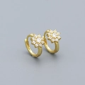 Orecchini a lobo floreali in argento sterling dorato con cristalli luminosi e brillanti - Oro