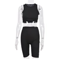 Completo fitness a costine nero da donna con canotta corta e pantaloncini da yoga a vita alta - Taglia S / Nero