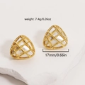 Detalle de pendientes triangulares de oro trenzado con perla blanca y medidas del producto - Estilo 1 Plateado (Triángulo Trenzado con Núcleo Blanco)