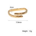 Especificaciones detalladas de tamaño del anillo irregular de oro 18k con textura martillada - Dorado