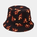 Chapeau bob noir réversible avec des motifs de flammes orange et jaune éclatants - Motif Flamme