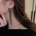 Macro detail of vintage geometric triangle earrings with long metallic fringe tassels - Black Geometric Triangle Tassel Style (14#银针-黑色)