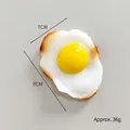 Realistisch kunstmatig gebakken ei model voor voedseldisplay, afmeting 7cm x 9cm - Groot Gebakken Ei (Licht) - Koelkastmagneet