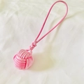 Portachiavi rosa a nodo pugno di scimmia in corda intrecciata su tessuto bianco - Rosa