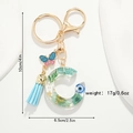 Detail of resin letter C keychain with dried flowers and dimensions 10x6.5cm - Letter C