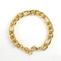 Pulsera de cadena Figaro dorada de acero inoxidable con cierre de langosta en fondo blanco - Cadena Figaro / Dorado (Ancho 2.5mm)