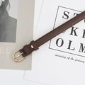 Ceinture fine en cuir café foncé avec boucle dorée pour jeans et robes de femmes - Café Foncé