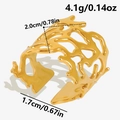 Detalle de anillo dorado irregular con información de peso y medidas exactas - Dorado