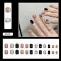 Unghie finte quadrate corte con glitter neri, argento e disegni a cuore stellato - Z805 Stella Scintillante (Stile con Colla)