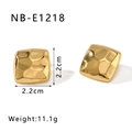 Detail view of gold square hammered stud earrings with size and weight measurements - Hammered Gold Square Stud Earrings (NB-E1218) / 18K Gold