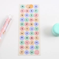Pastelkleurige letterstickers met schattig hondje voor DIY scrapbooking en decoratie - Kleurrijke Hoofdletters