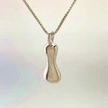 Polished bubble balloon letter pendant necklace with smooth metallic box chain finish - Letter I / Silver