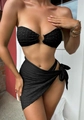 Nahaufnahme des schwarzen trägerlosen Bikini-Oberteils mit Goldring und Texture-Rock - S / Schwarz