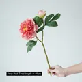 Donkerroze zijden pioenroos met knop en groene bladeren voor huisdecoratie, 49cm - Totale lengte 49cm (1 bloem 1 knop) / Dieproze