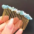 Dettaglio ravvicinato del pettine per capelli fatto a mano con pietre di cristallo blu - Acquamarina + Pettine Oro 20 Denti