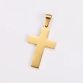 Primer plano detallado del colgante de cruz de oro pulido con acabado metálico liso - Tono Oro Solo Colgante