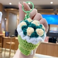 Gestrickter grün-weißer Mini-Blumenstrauß Schlüsselanhänger mit feiner Garntextur - Handstrauß-Grün