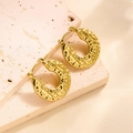 Boucles d'oreilles créoles en acier titane plaqué or 18k avec texture martelée - EH086/Créoles Irrégulières Martelées