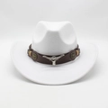 Chapeau de cowboy en feutre blanc avec bandeau en cuir brun et ornements de tête de taureau - M (56-58cm) / Blanc