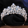 Dettaglio corona da sposa in argento con motivi a foglia e cristalli blu a goccia - Argento Spesso Strass Bianchi e Blu Jelly