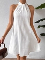 Elegante witte halter-minijurk met plooien en een gestructureerd mouwloos silhouet - XS / Wit