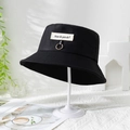 Cappello alla pescatora in tela nera con patch bianca e dettaglio anello metallico - M (56-58cm) / Nero