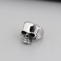 Anello teschio gotico in argento lucido con dettagli cuffie in stile punk - Stile Teschio Argento Lucido (KR49241-K)