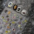 Stickers nail art 3D chat noir en relief avec arêtes et yeux de chat sur fond gris texturé - Thème Diable Chat Noir Stéréo 5D (CO-528)