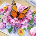 3D Pop-up Karte zum Lehrertag mit Schmetterling und Hortensie auf Holztisch - Monarchfalter Pop-up Karte (S850)