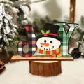 Décoration de Noël JOY en bois avec bonhomme de neige et motifs à carreaux rouges - JOY Bonhomme de Neige Style B