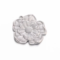 Pendentif tournesol en acier inoxydable argenté avec texture détaillée et anneau - Fleur Argentée