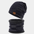 Detalle del conjunto de gorro y bufanda de punto con forro polar gris muy suave - Azul marino