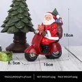 Figurine du Père Noël sur un scooter rouge avec un sac de cadeaux et un ours - Père Noël sur Moto
