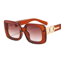 Square orange tortoiseshell sunglasses with gold chain detail on the temples - Tea Frame Gradient Tea Lens
