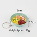 Grüner 5cm Miniatur-Ramen-Schüssel-Schlüsselanhänger mit realistischen Nudeln - Räucherfleischnudeln / Schlüsselanhänger-Stil
