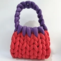 Borsa a mano in maglia grossa fatta a mano in filato di cotone rosso e viola a contrasto - L25cm x A20cm x P20cm [Finito] / Rosso + Viola Scuro