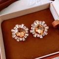 Dettaglio degli orecchini a lobo a girasole placcati oro 18k con zircone color ambra - Oro Ambra (Perno in Argento S925)