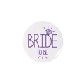 Witte Bride to Be button van blik met paarse letters en diamant grafisch icoon - Witte Achtergrond Bride To Be