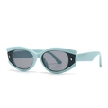 Lichtblauwe cat-eye zonnebril met grijze lenzen en ruitvormige metalen accenten - Muntgroen