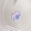Pinza para el pelo con forma de concha en mármol rosa y azul sobre bandeja - Azul Diamante