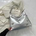 Bolso vintage plateado con detalles de mariposas metálicas y acabado brillante - Plateado