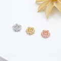 Vue rapprochée d'entretoises de fleurs en zircon tricolores en or, argent et rose - 8mm / Style 2 / Or Blanc
