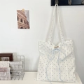 Borsa tote in tela bianca con stampe a cuore blu e chiusura a coulisse delicata - Blu