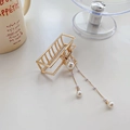 Pince à cheveux élégante en métal doré avec pompons en perles et design rectangle - Modèle F Or 7.5cm